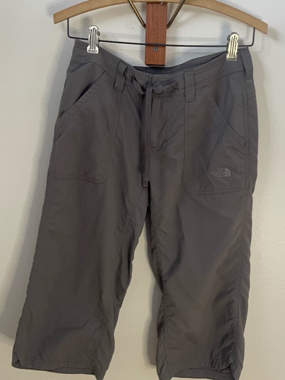 North Face Horizon II Capri in Charcoal Gray Size 2